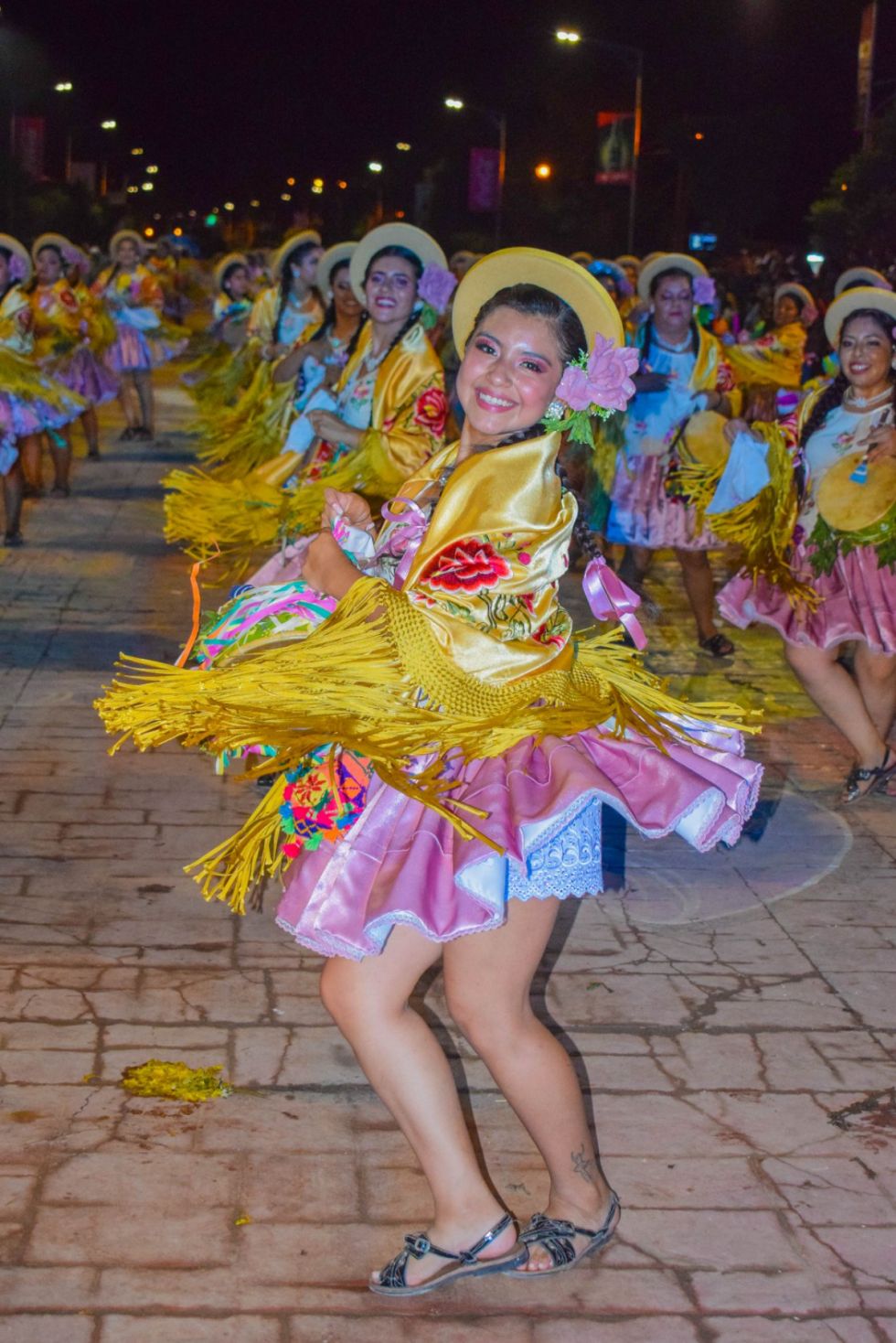 Más de 1.300 mujeres bailarán en la "Gran Entrada de Comadres" en Tarija