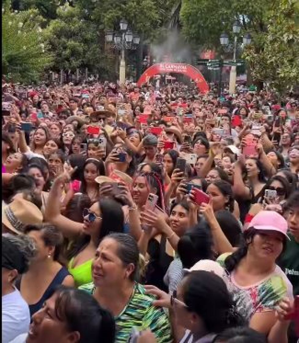 Gente entusiasta con los diferentes conciertos