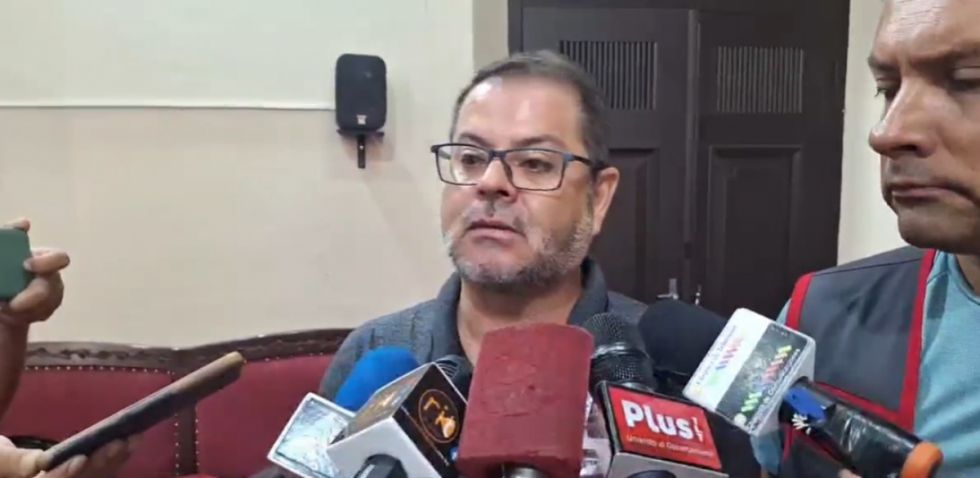 Seis puntos de sutura en la cabeza: así evoluciona el alcalde Johnny Torres tras el derrumbe de la tarima