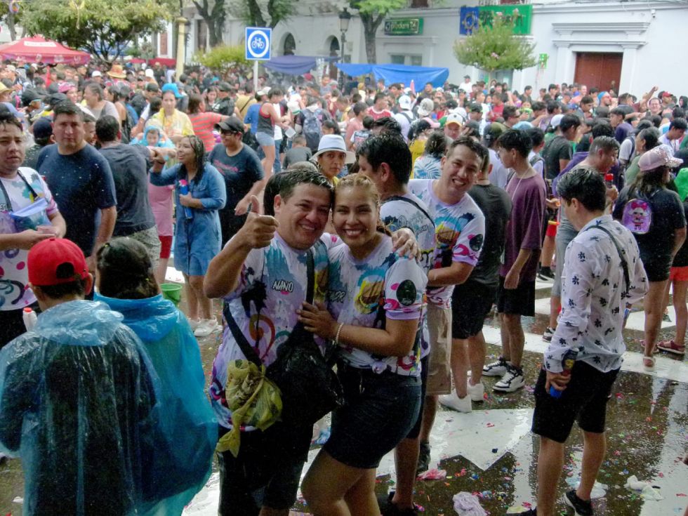Chamuyada en la plaza Luis de Fuentes