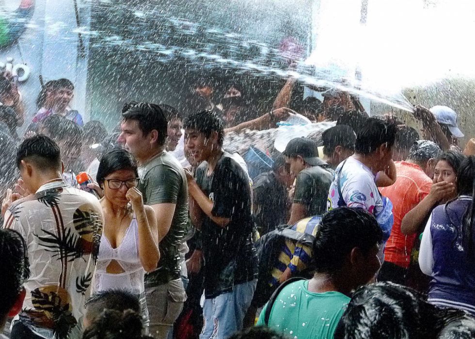 Chamuyada en la plaza Luis de Fuentes