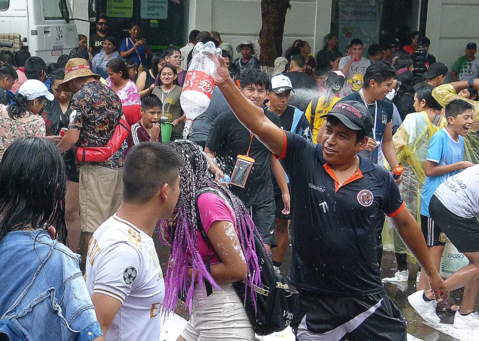 Chamuyada en la plaza Luis de Fuentes