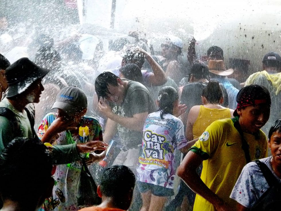Chamuyada en la plaza Luis de Fuentes