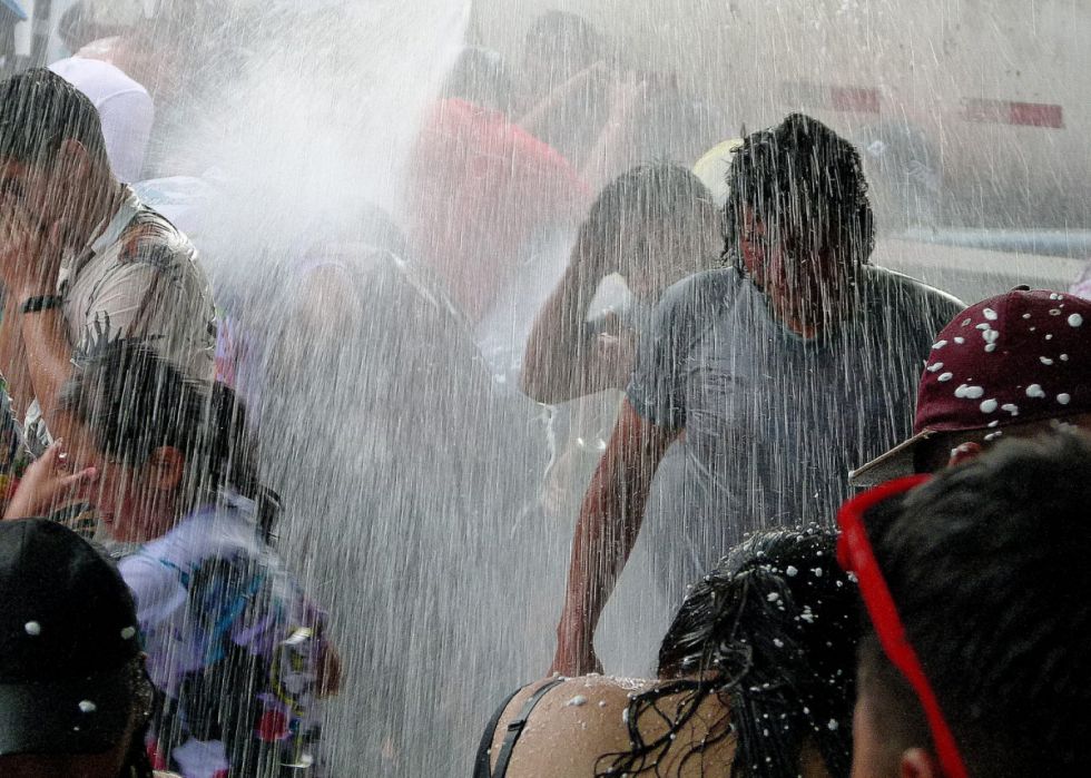 Chamuyada en la plaza Luis de Fuentes