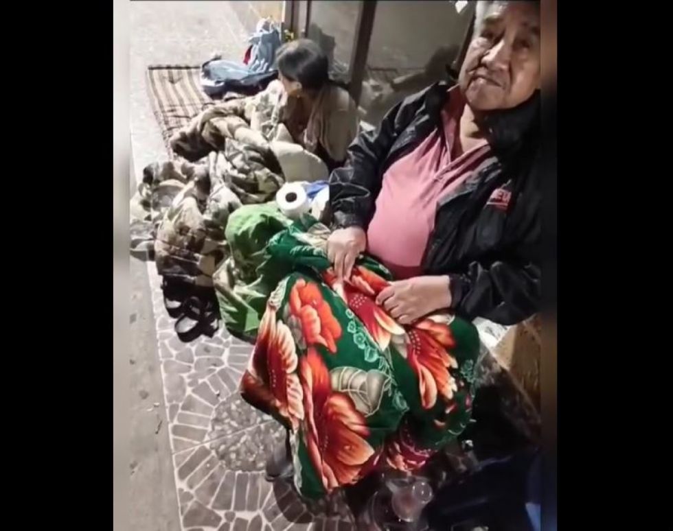 Pareja de esposos durmió en la calle tras ser desalojados por su hijo y nuera en Bermejo