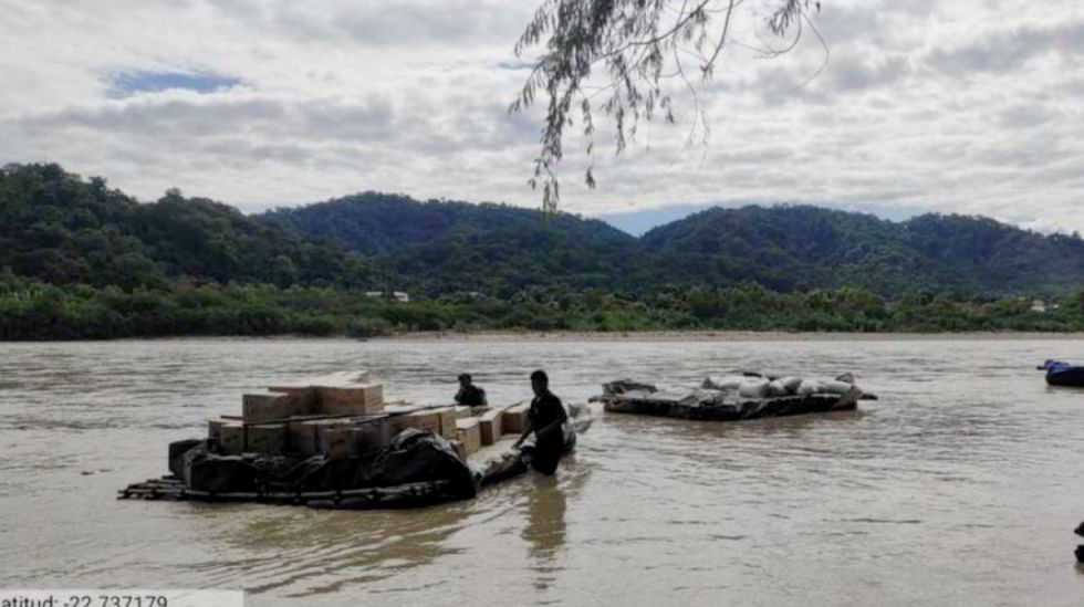 Militares destruyen gomones y rutas ilegales del contrabando en Bermejo