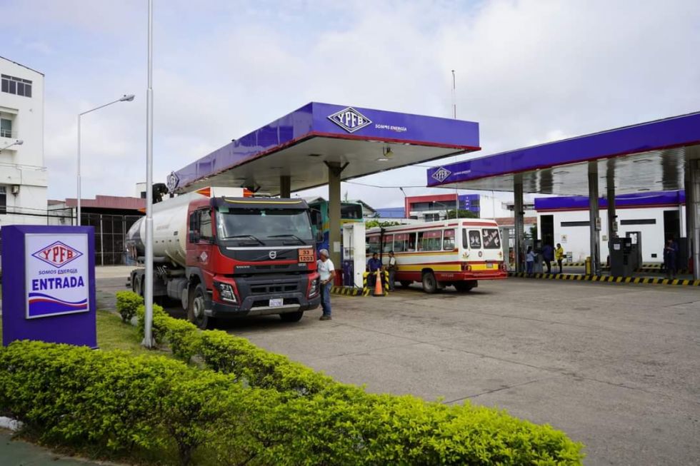 Limitan a dos horas diarias la venta de combustible en bidones