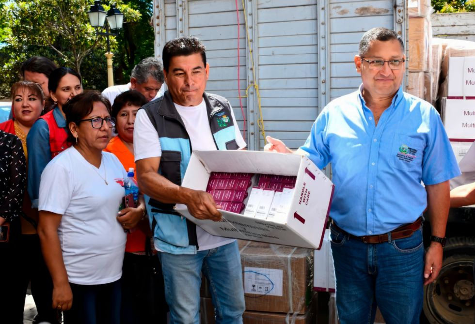 Redes de salud reciben medicamentos y vitaminas 