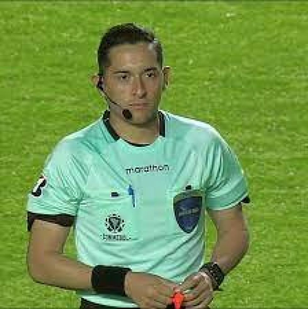 El árbitro tarijeño Jordy Alemán dirigirá el clásico entre Bolívar y The Strongest