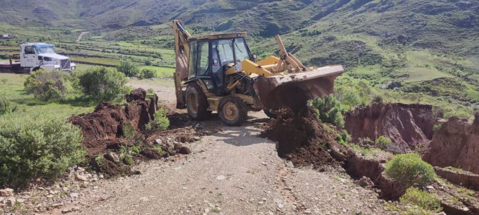 Puente sobre el río Tomayapo tiene 80% de avance