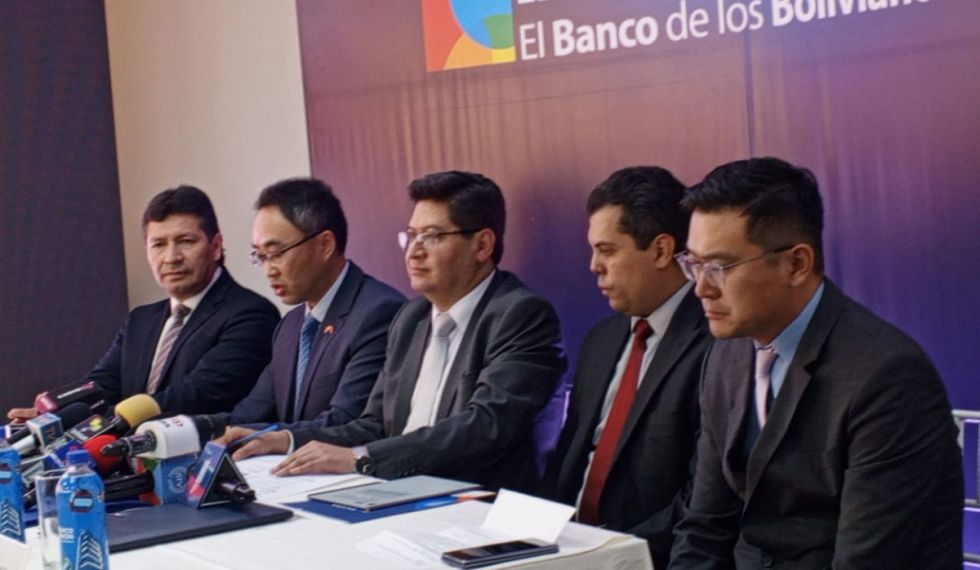 Anuncian acuerdo para transacciones con yuanes
