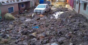 Desborde de río en Colcha K deja viviendas anegadas y destrozos