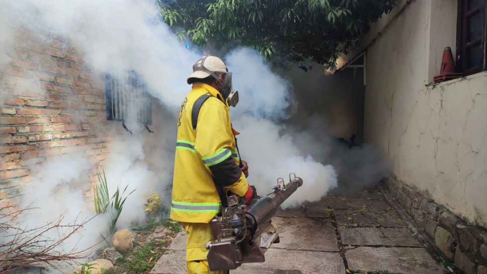 Sedes y Alcaldía activan plan de fumigación ante posible caso de dengue en Tarija