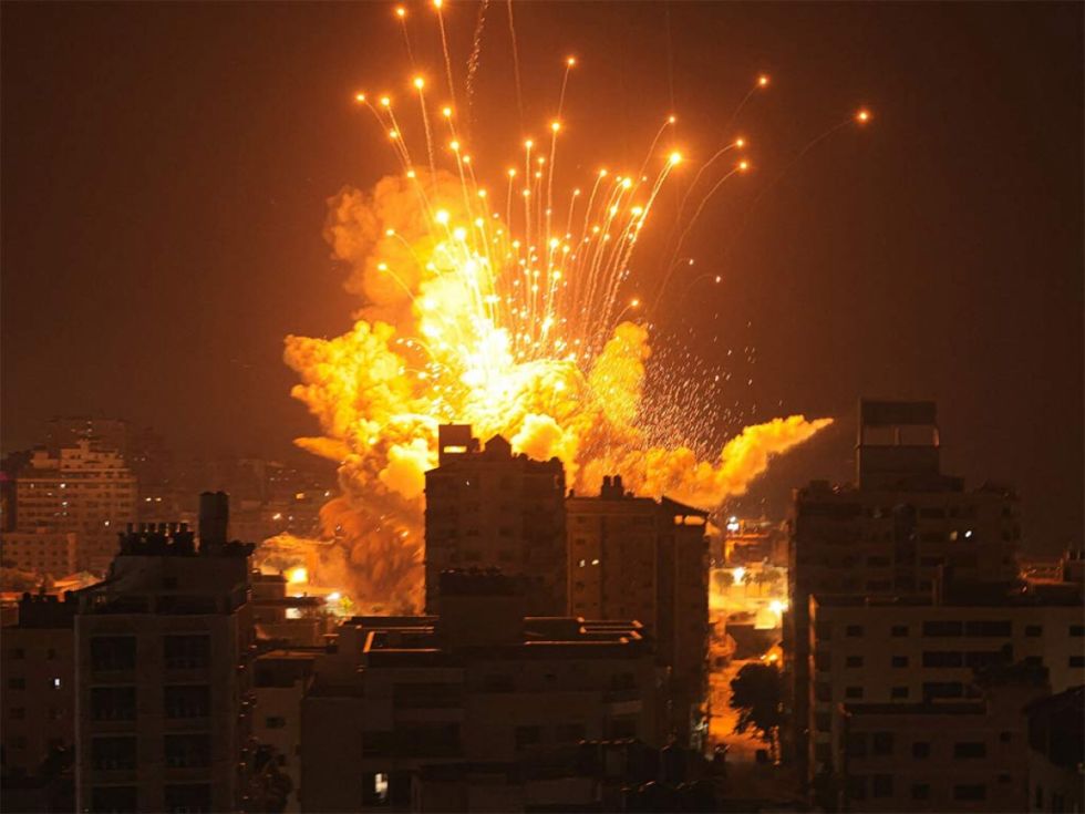 Israel atacó las principales ciudades de Gaza