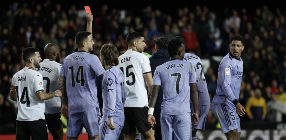 Esto es lo que le dijo Bellingham a Gil Manzano que le costó la roja