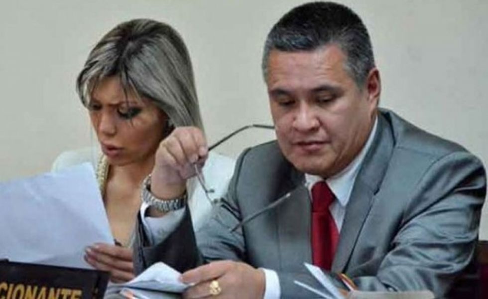 Zapata reprocha a Eduardo León por escandalizar su caso y salpica a Arturo Murillo