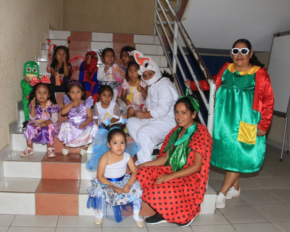 1A con la profesora Mirna Escalante. 