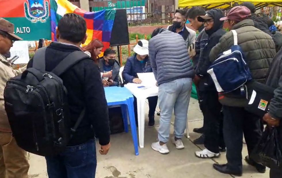 Dirigente denuncia persecución a horas del cierre de libros para el revocatorio de Eva Copa