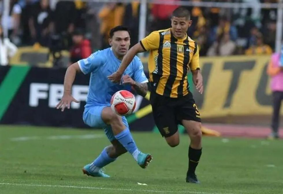 Eynar Osorio se suma a lista de tarijeños que jugó un clásico Bolívar-The Strongest