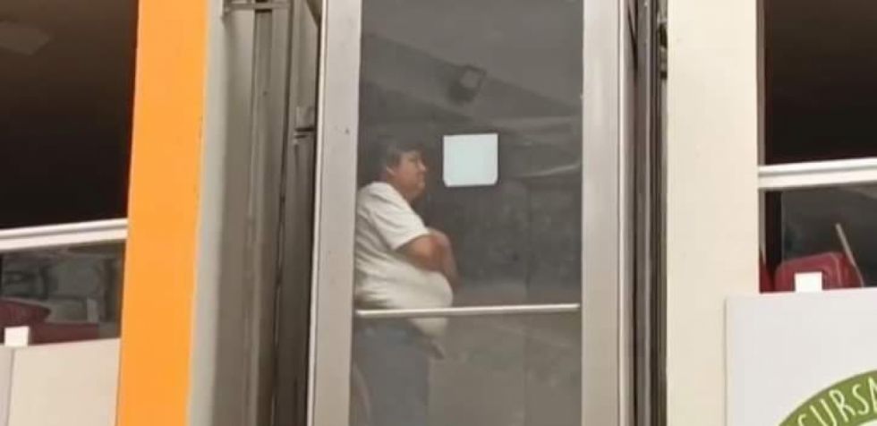 Hombre quedó atrapado en el ascensor del mercado Central de Tarija durante más de una hora