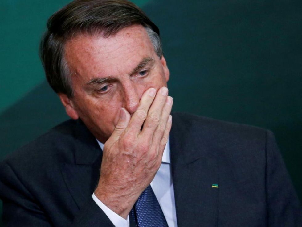 Acusan a Bolsonaro por fraude en carné de vacunas