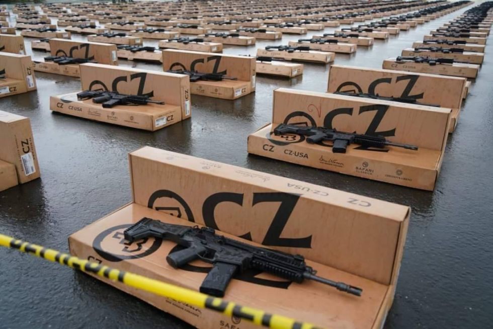 Entregan en Chimoré aeronaves, armas y equipamiento para la lucha contra el narcotráfico
