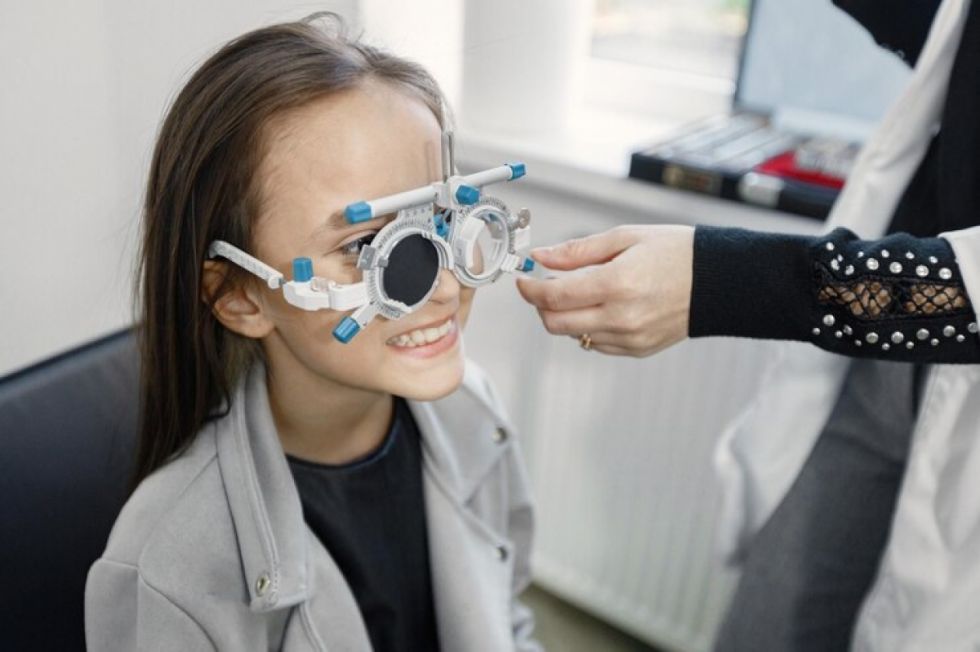 Aumenta el número de niños que necesitan utilizar lentes en Tarija