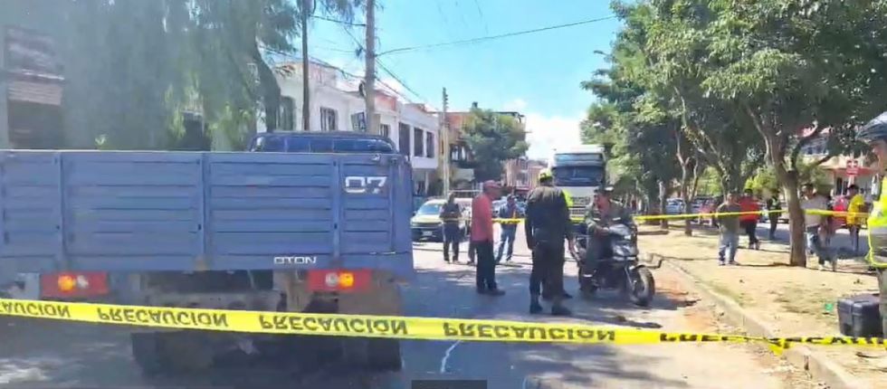 Camión estacionado en Tarija se desengancha y provoca colisión múltiple