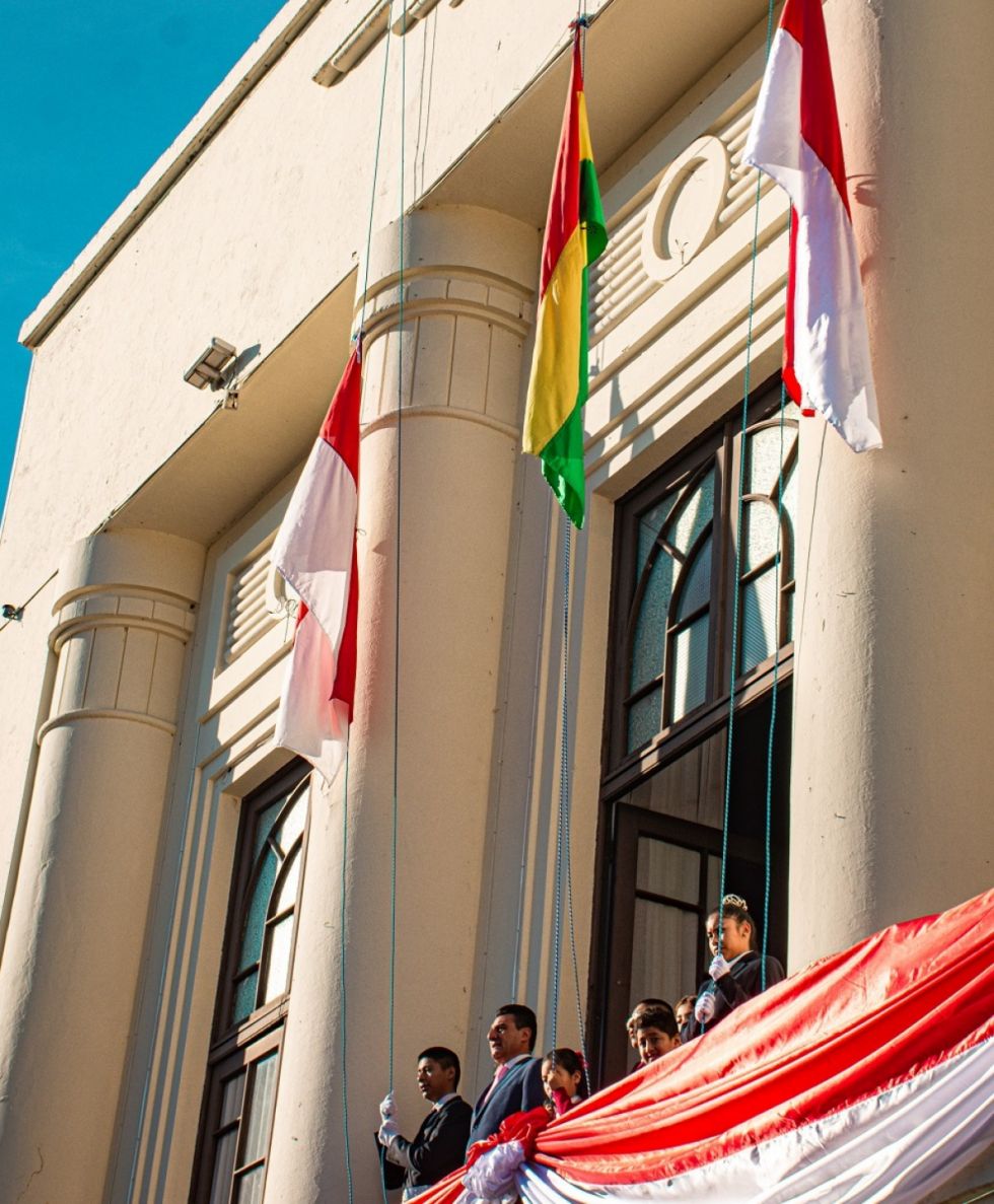 Con danza, desfiles y civismo, así arrancó el mes de Tarija