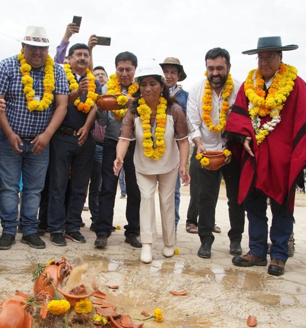 Arce entrega 80 viviendas sociales en Uriondo y anuncia más obras 