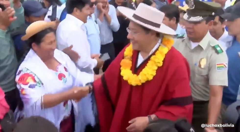 Arce entrega viviendas, proyectos de riego, agua y radiobase en Padcaya