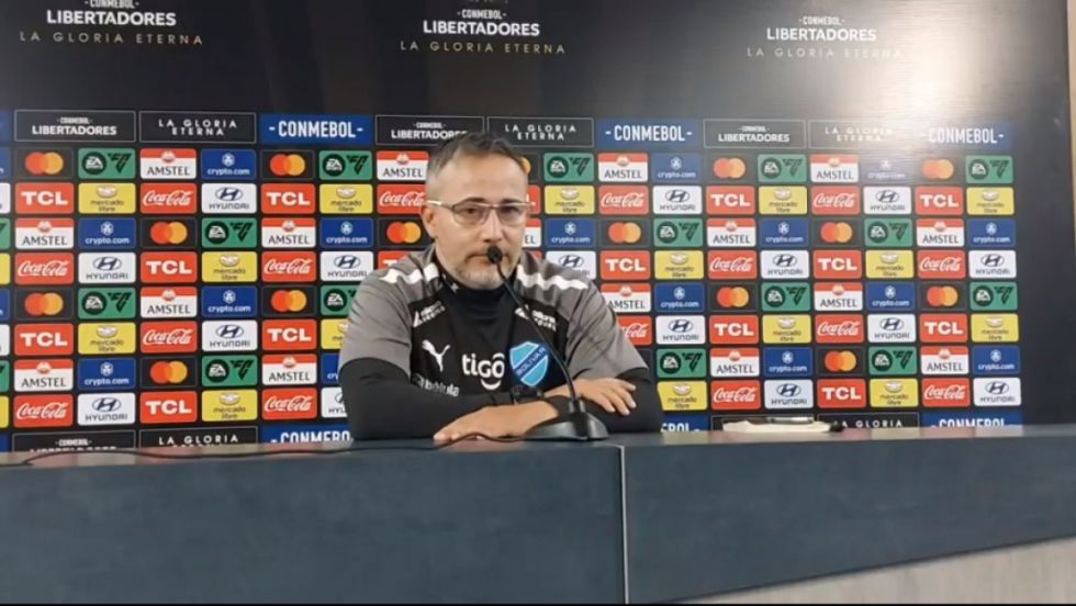 “Ganar  Millonarios sería dar un gran paso hacia la clasificación”: La conferencia de Flavio Robatto