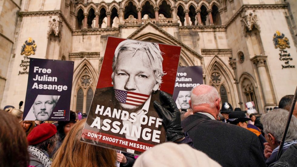 Biden no descarta cesar la persecución de Assange