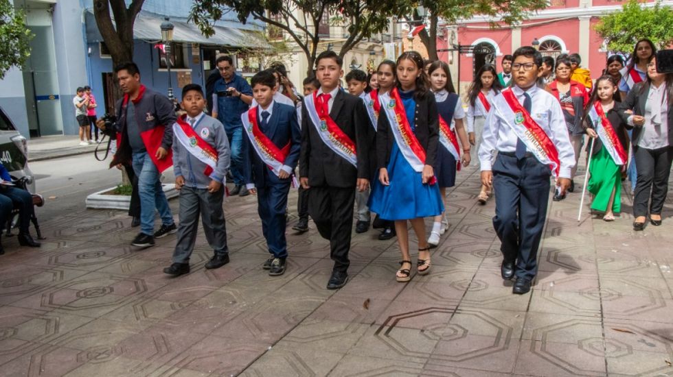 Alcalde posesiona a las autoridades municipales infantiles 