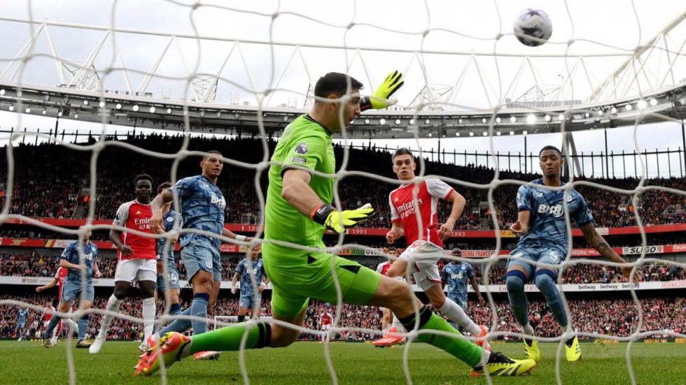 Aston Villa amarga al Arsenal que bajó al segundo puesto de Premier