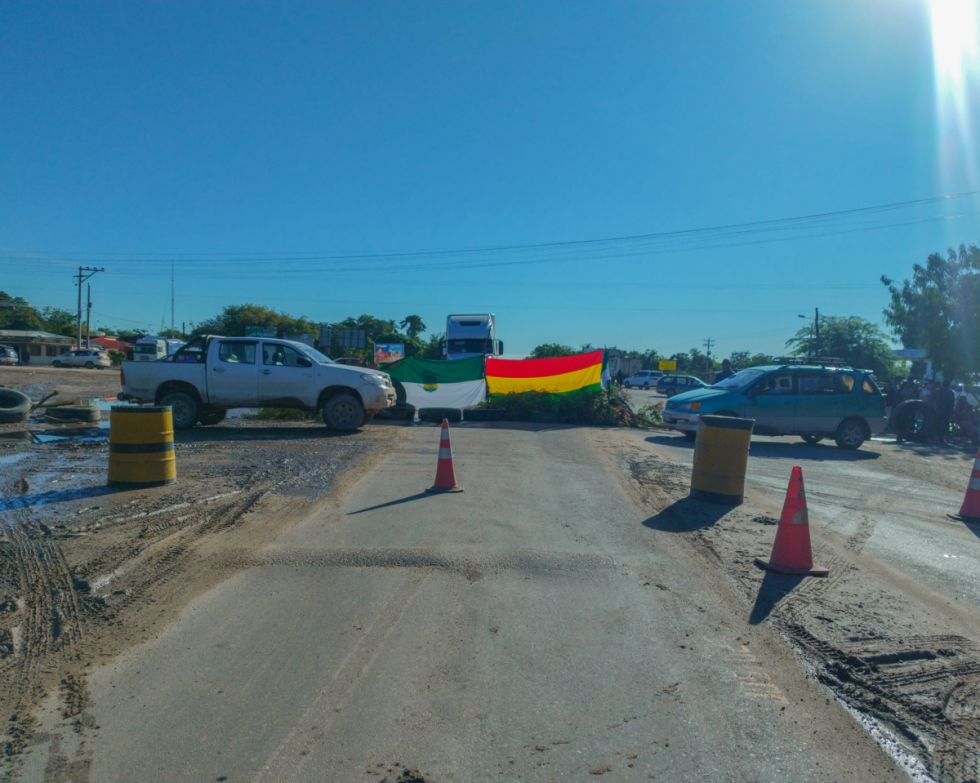 Yacuiba aislada, hay 2 puntos de bloqueo en la ruta 9 por demanda de salud