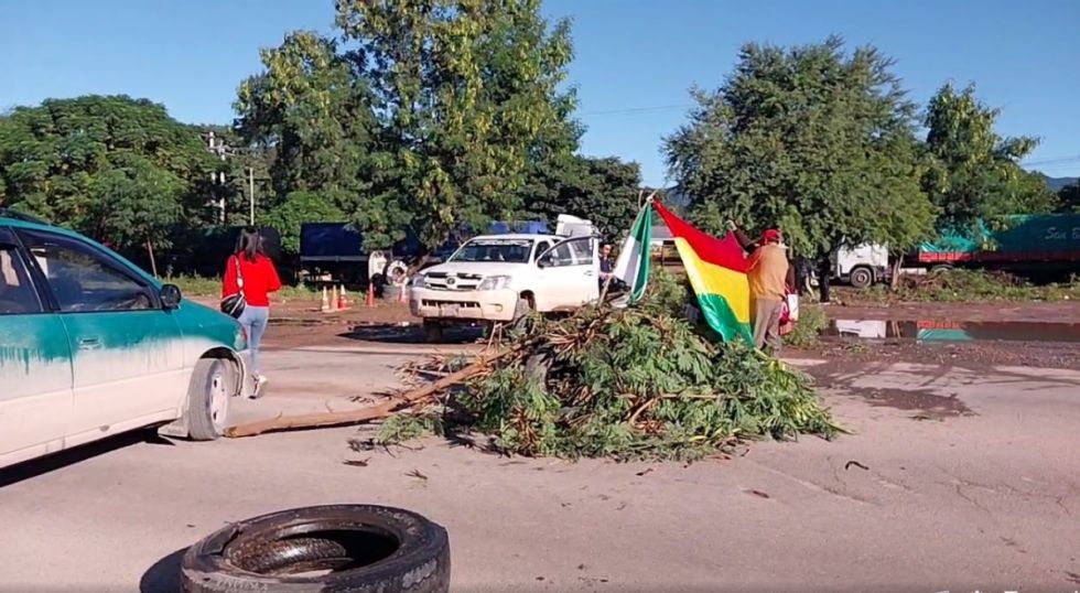 Bloqueo en la Ruta 9 divide al sector campesino del Chaco