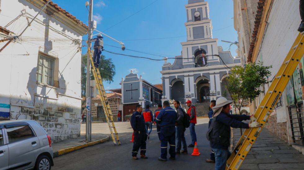 Alcaldía de Tarija inicia reestructuración del cableado en el casco viejo
