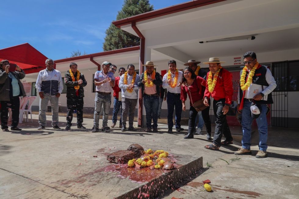 Sella Cercado recibe restaurado y equipado su centro de salud 