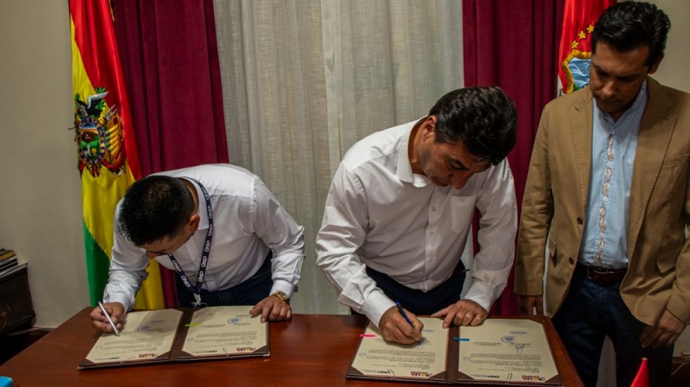 Firman convenio para capacitar a emprendedores 