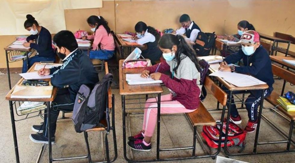 Colegios privados analizan subir las pensiones por el alza salarial 