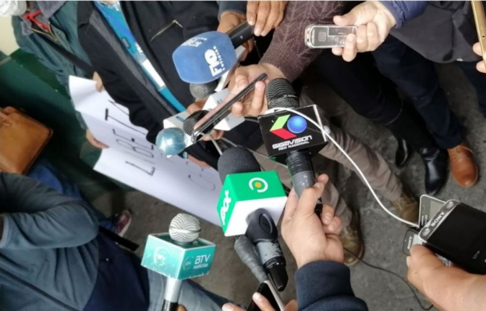 Estudio revela severa precarización de condiciones laborales de periodistas en Bolivia