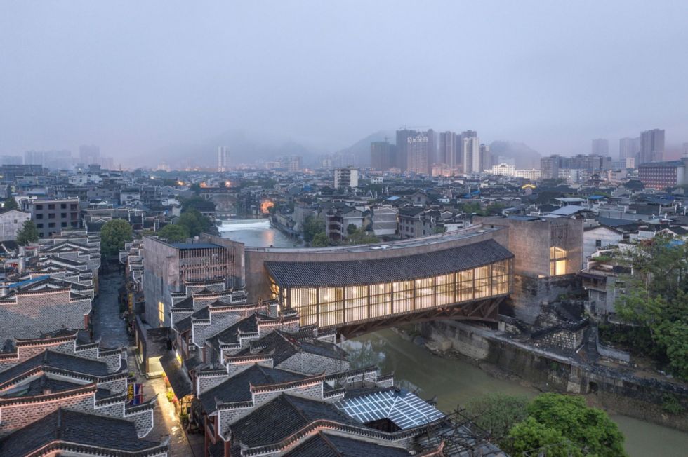 “Puentes que no son puentes”: Museo de Arte de Jishou