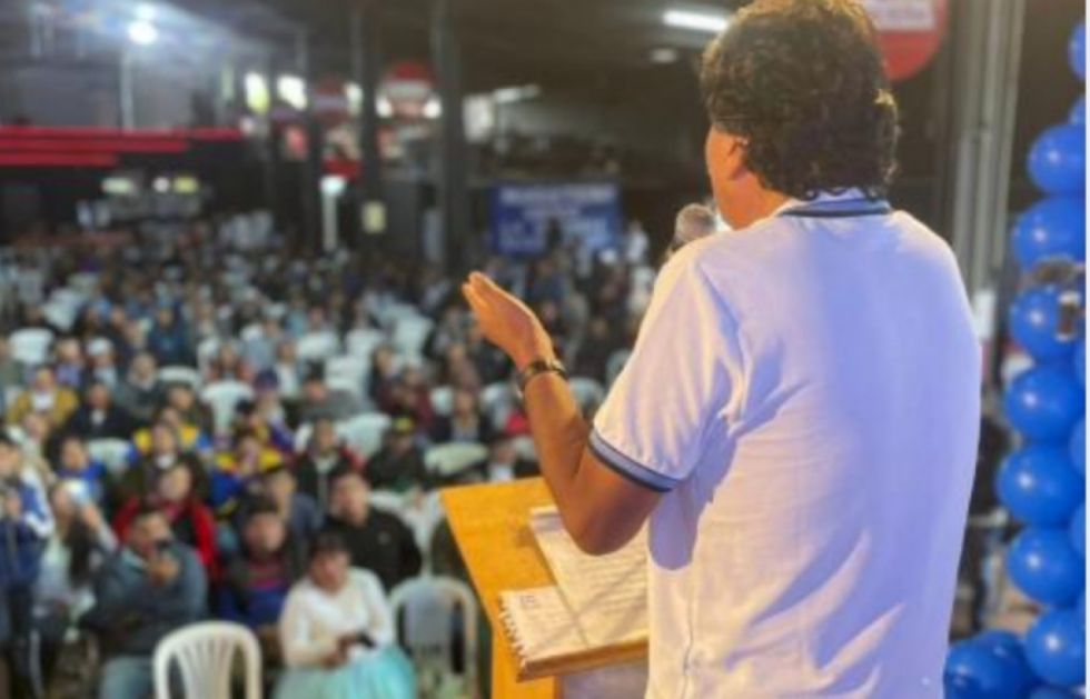 Dirigente ‘arcista’ dice que Evo ‘ahora ya no es nada’ tras posesionar a nuevo directorio del MAS