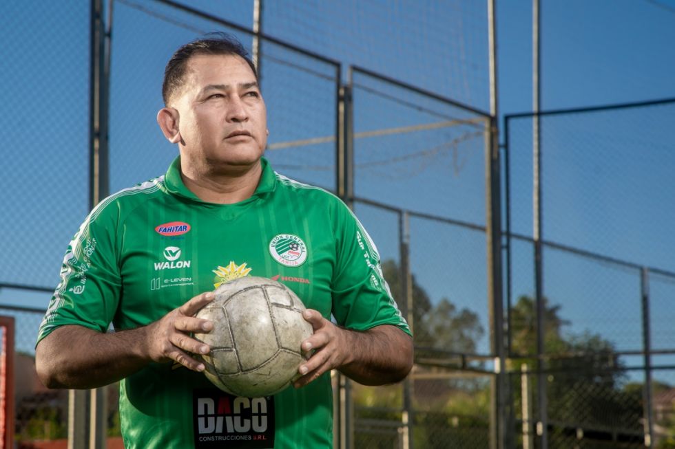 Juan Carlos Narváez Vargas festejó 50 años con la camiseta de Unión Central
