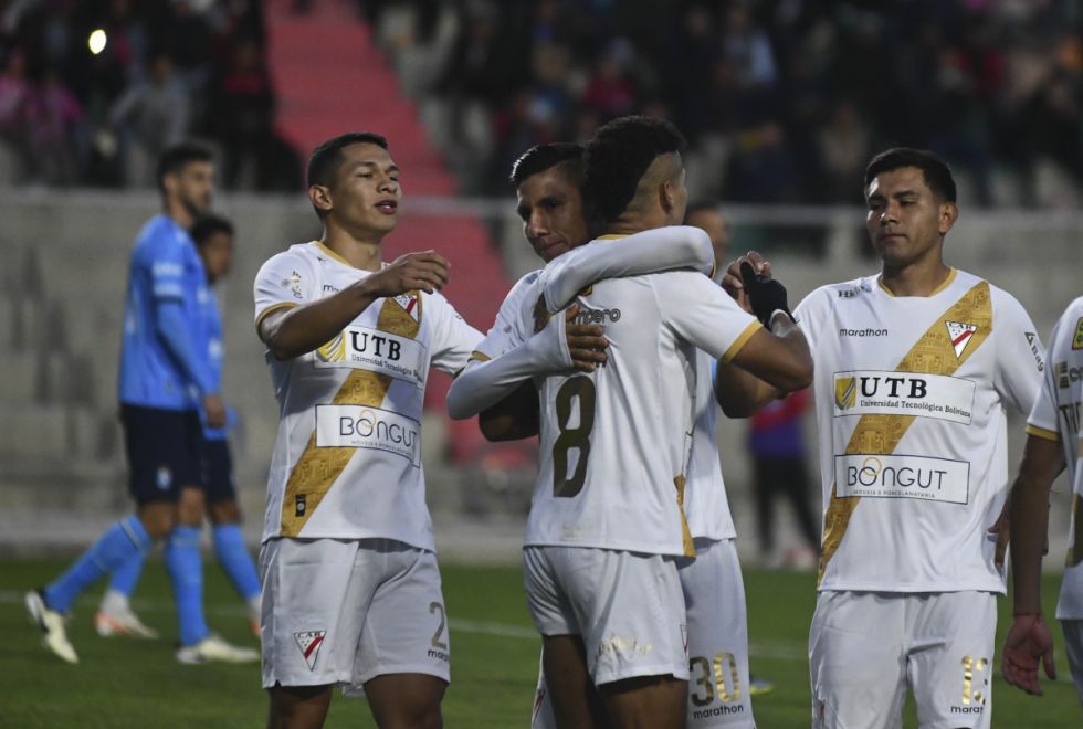 Always vence a Blooming con un penal en una jugada polémica  