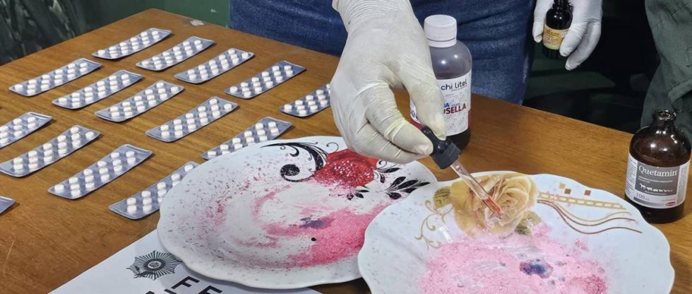 Hallan un laboratorio de la droga sintética tusi, una mujer está aprehendida