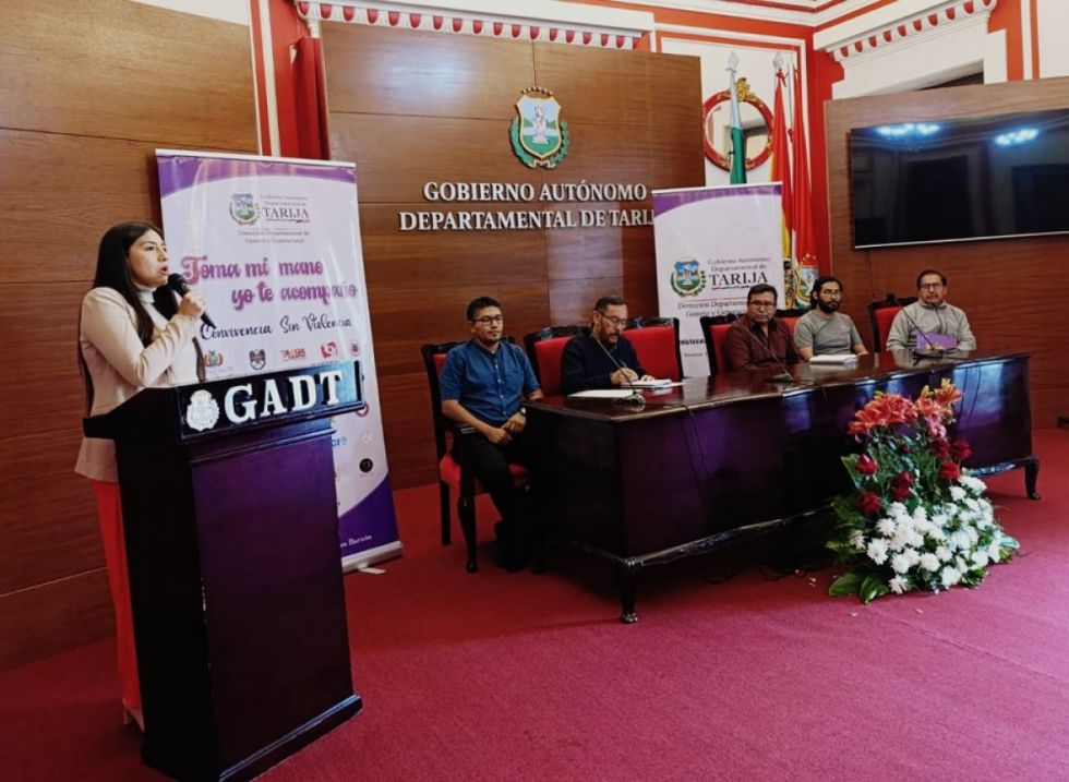 La Gobernación inicia capacitación para prevenir violencia en colegios de Tarija 