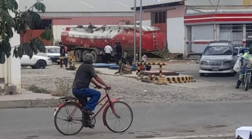 Explotó el tanque de un camión cisterna cerca de una estación de servicio en Cochabamba