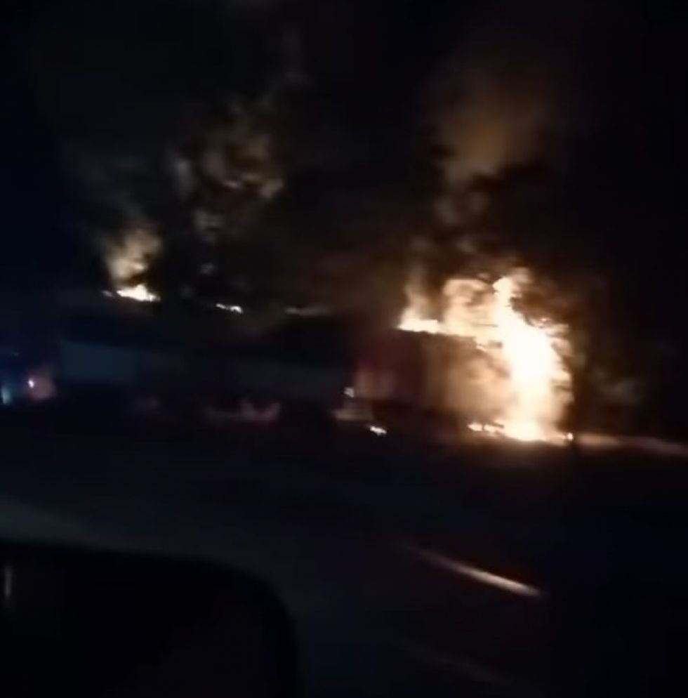 Yacuiba: Queman camión cargado de contrabando en la Ruta 9 (Video)